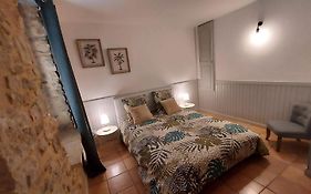Maison De Village Sur 2 Etages A Venejan 4 Personnes